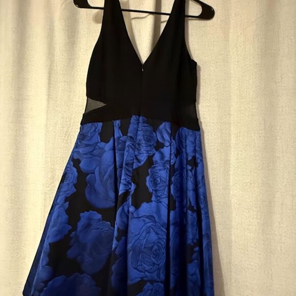 XSCAPE Black & Blue Floral Fit-and-Flare Dress – Size 8 - Picture 1 of 3